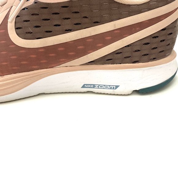 Nike Women’s Zoom Strike 2 Low Running Trainer - Picture 13 of 14
